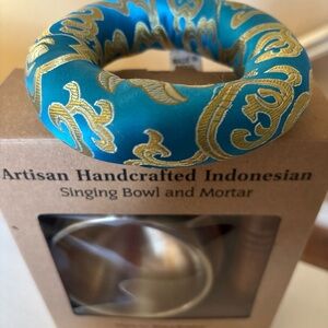 World Market Artesian handcrafted Indonesian Singing Bowl and mortar Set NEW